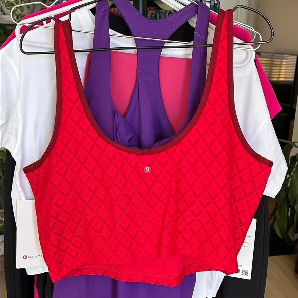 NWT Lululemon Textured Mesh Tank. Size XL. B/C Cup